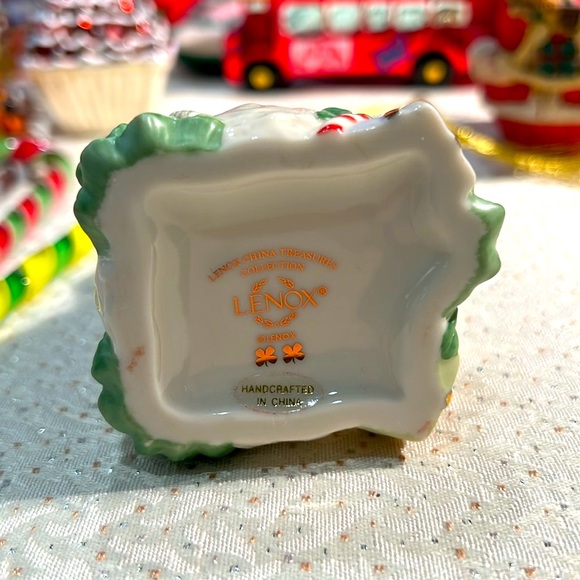 Pristine Lenox snowman porcelain Keepsake box- 2000 - Picture 3 of 5